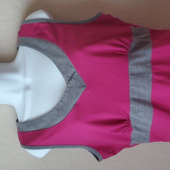 Tek Gear sz L pink with gray trim workout top - Picture 2 of 8